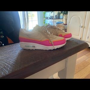 Nike Womens Airmax